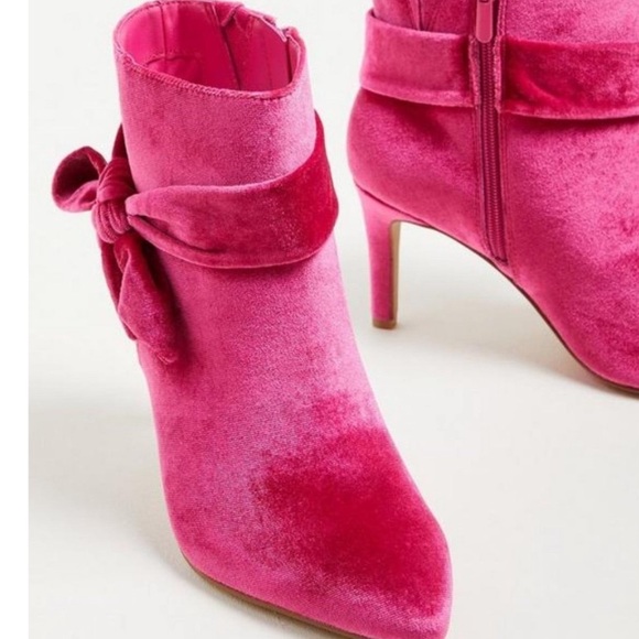 Torrid Size 7 WW Pink Crushed Velvet Pointed Heel Ankle Bootie - Picture 2 of 3